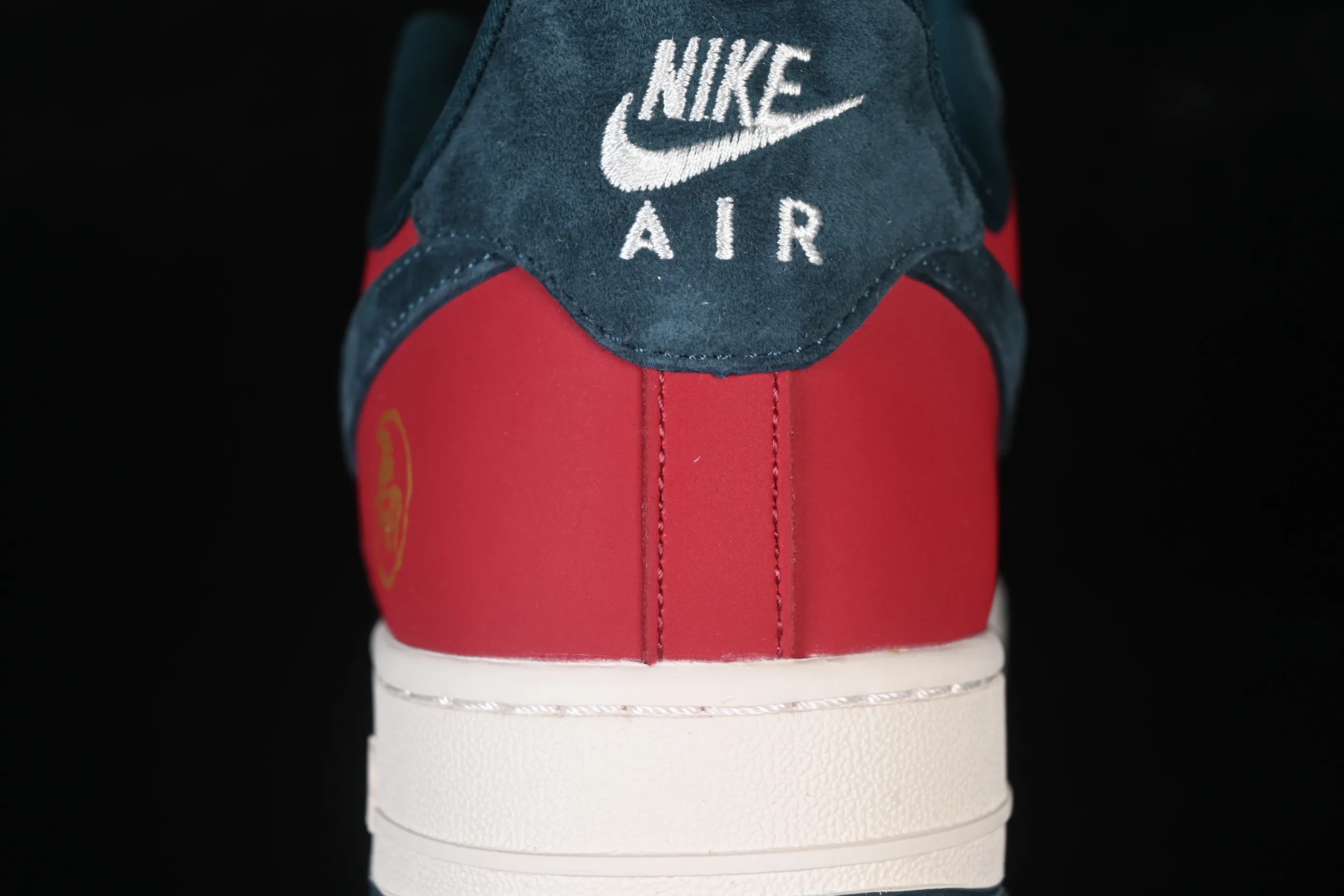 All categories Nk Air Force 1 Air Force series Nk Air Force 1 Low Air Force low-top Nike Air Force 1'07 Low red and black contrast color Air Force 1 low-top casual sneakers HT5088-622